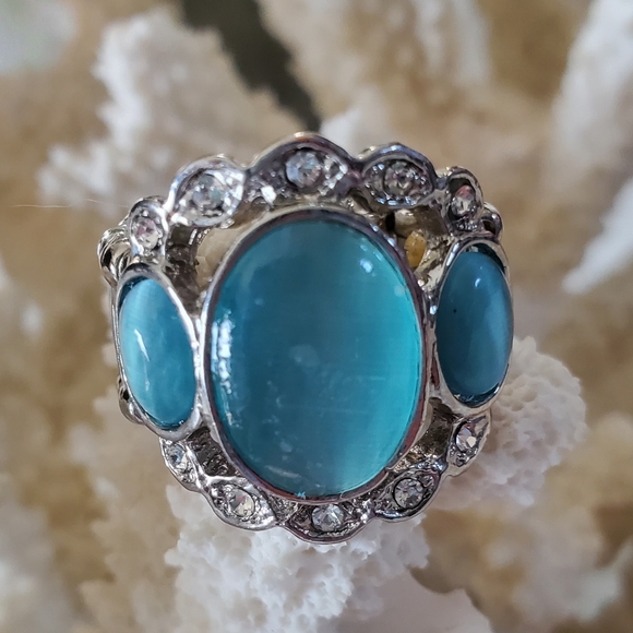 Silver Tone Stretch Ring with Blue Stones 💥3 for $24💥 - Picture 13 of 13